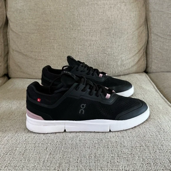 On Running The Roger Spin 'Black Pink' Women’s Size 8.5 - Picture 1 of 8